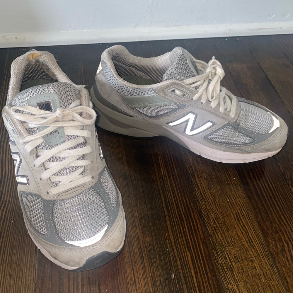 Grey New Balance 990v5 Size 8 Women’s 6.5 Men’s